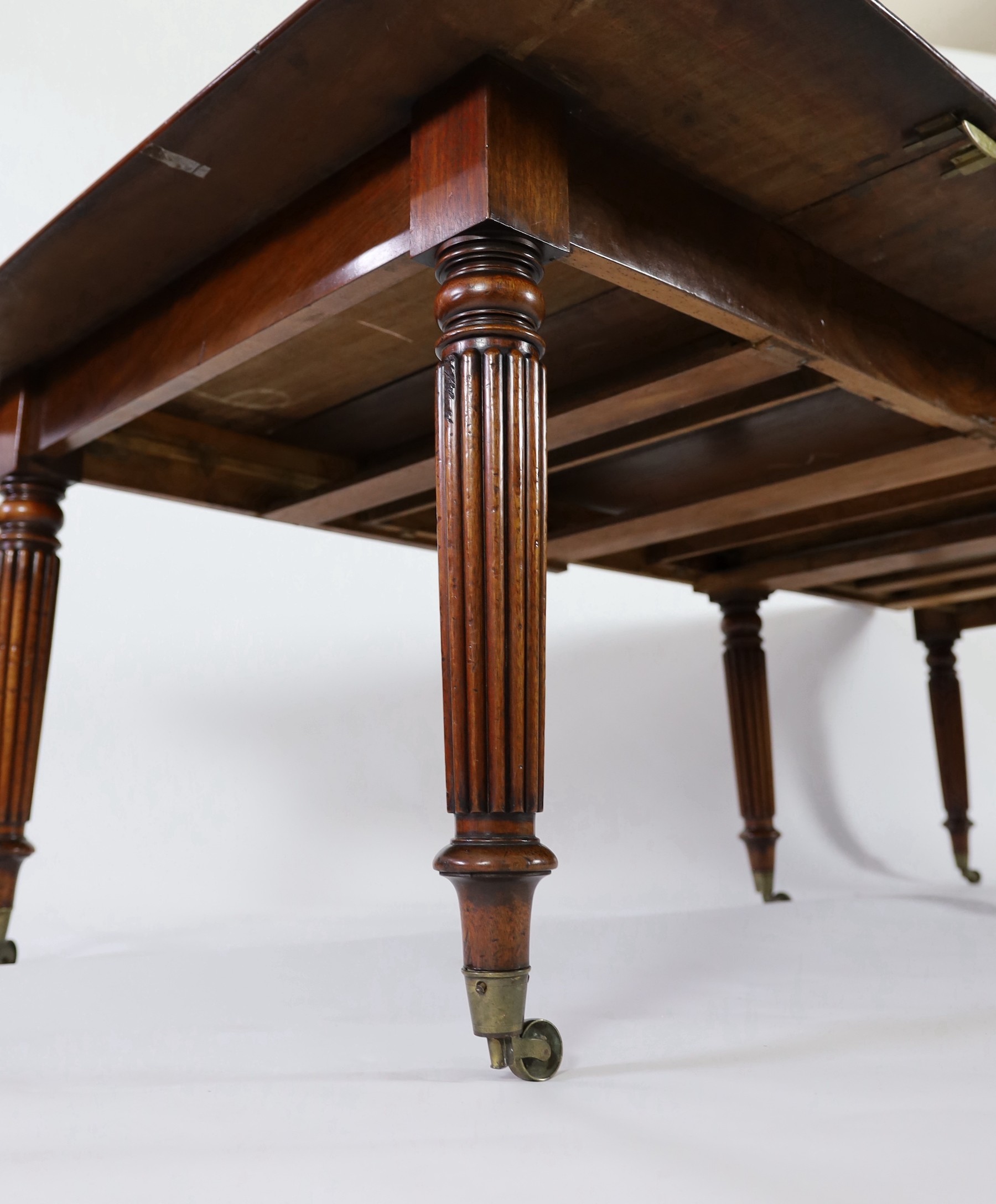 A Regency mahogany extending dining table, extends to 306cm x 135cm H.72cm